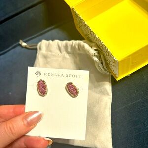 Kendra Scott Fuchsia Druzy Gold Stud Earrings Brand New!